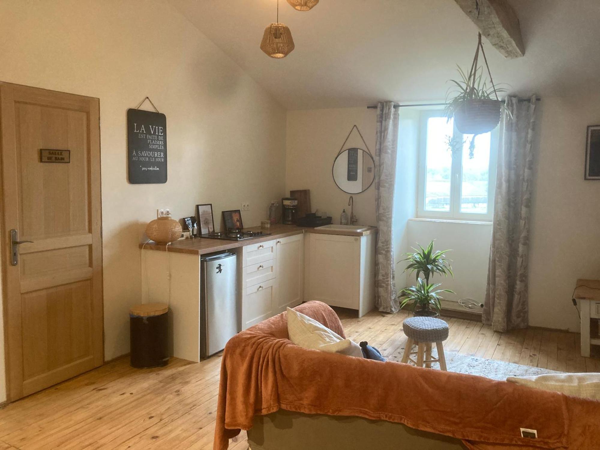 Montravers Premier Etage D Une Jolie Maison A La Campagne מראה חיצוני תמונה